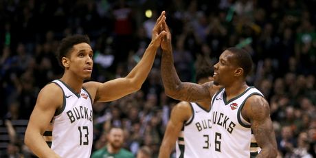 Malcolm Brogdon i Eric Bledsoe (Foto: AFP)