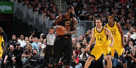 LeBron James i Bojan Bogdanović (Foto:AFP)