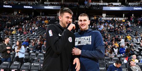 Ivica Zubac i Nikola Jokić (Foto: AFP)