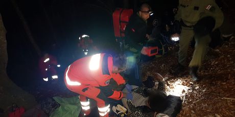 Spašavanje teško ozlijeđenog migranta (Foto: MUP)