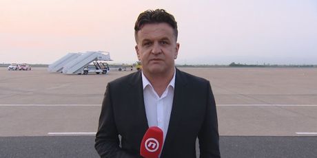 Andrija Jarak na zračnoj luci gdje se očekuje kineski premijer (Dnevnik.hr)