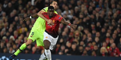 Paul Pogba i Sergio Busquets (Foto: AFP)