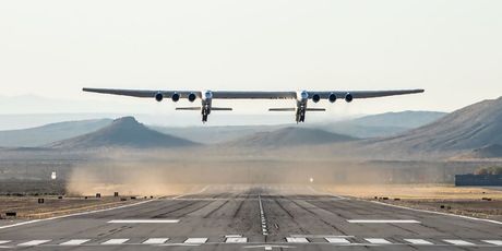 Najveći zrakoplov uspješno završio prvi let (Foto: AFP) - 1