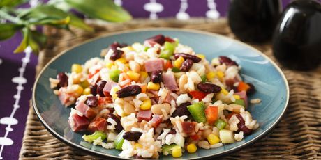 Hladna salata s rižom i šunkom