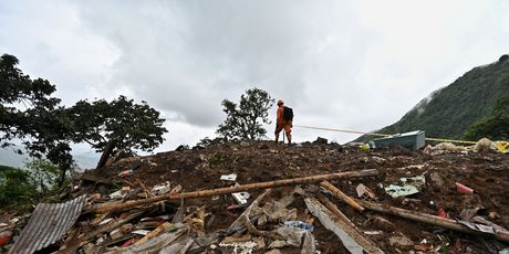 U odronu zemlje u Kolumbiji zatrpano osam kuća (Foto: AFP) - 2