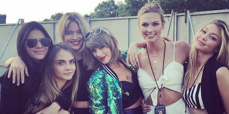 Taylor Swift i prijateljice (Foto: Instagram)