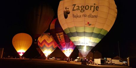 Spektakl noćne iluminacije balona