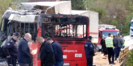 Sudar kamiona i autobusa u mjestu Barlovo u Srbiji (Foto: Telegraf.rs)