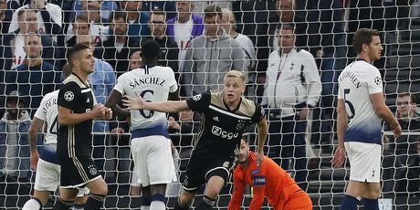Donny van de Beek slavi pogodak (Foto: AFP)