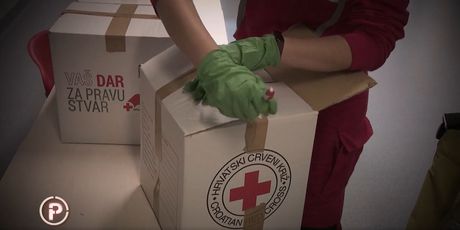 Otvaranje paketa Crvenog križa
