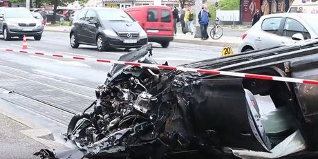 Auto nakon prometne nesreće u Dubravi - 1