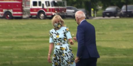 Joe Biden darovao supruzi maslačak - 5