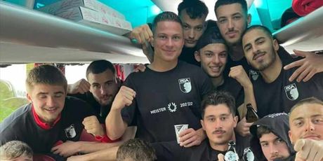 Franjo Ivanović i Noa-Gabriel Šimić slave naslov prvaka jugozapadne Njemačke s Augsburgom