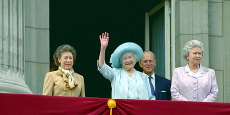 Princeza Margaret, kraljica Majka, kraljica Elizabeta i princ Philip