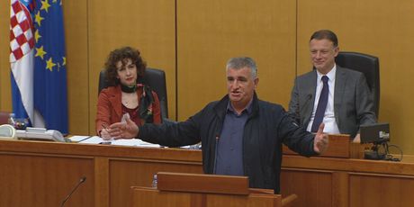 Miro Bulj i Gordan Jandroković u Saboru