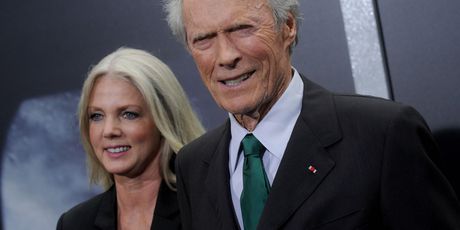 Clint Eastwood i Christina Sandera - 1