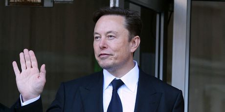 2. Elon Musk - (Tesla, Twitter) - 180 milijardi dolara