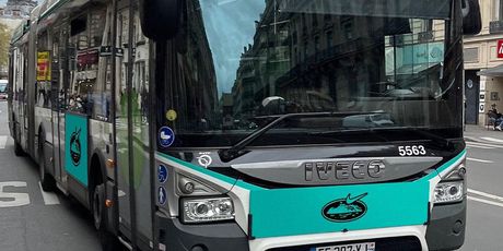Autobus u promociji modela (Izvor – Instagram) 1