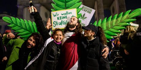 Pušači marihuane pozdravili legalizaciju kanabisa u Njemačkoj - 2