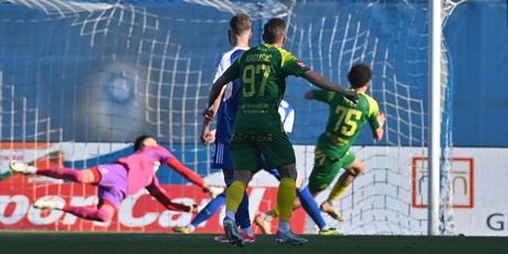 Elias Filet slavi gol