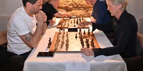 Humanitarni šahovski turnir poznatih - 4