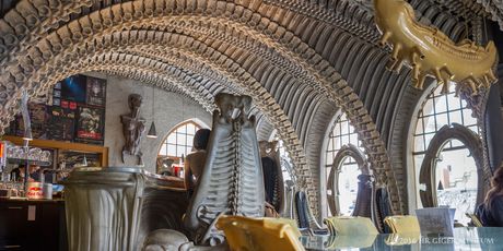 Kafić i muzej HR Giger u St. Germainu u Švicarskoj - 7
