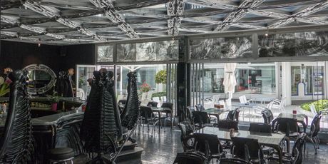 Kafić i muzej HR Giger u St. Germainu u Švicarskoj - 9