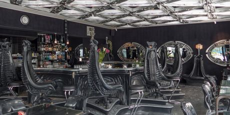 Kafić i muzej HR Giger u St. Germainu u Švicarskoj - 10