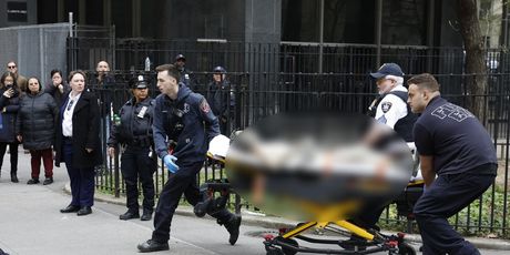 Muškarac se zapalio ispred suda u New Yorku