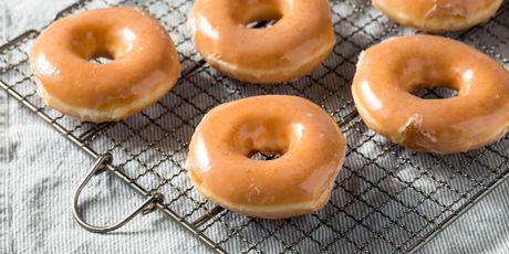 Američke krafne od kiselog tijesta s glazurom