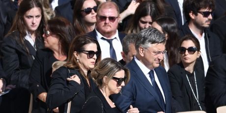 Andrej Plenković i Ana Maslać Plenković na ispraćaju pape Franje - 2