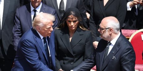 Donald i Melania Trump na ispraćaju pape Franje - 1