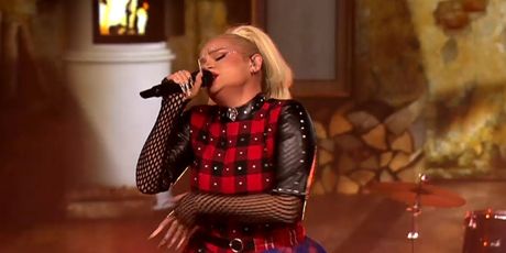 Laura Sučec kao Gwen Stefani