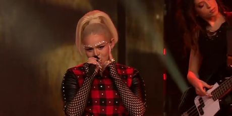 Laura Sučec kao Gwen Stefani