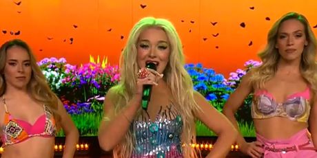 Dora Trogrlić kao Zara Larsson