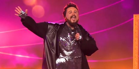 Iva Ajduković kao Jacques Houdek