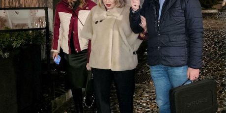 Neda Ukraden s kćeri i zetom