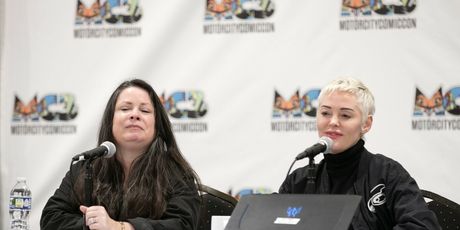 Holly Marie Combs - 1