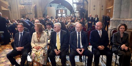 Uskrsna misa u Zagrebačkoj katedrali