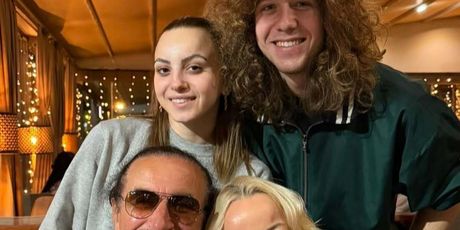 Željko Bebek s obitelji