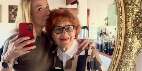 Ecija Ojdanić s majkom - 2