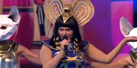 Laura Sučec kao Katy Perry