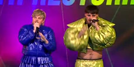 Sven Pocrnić i Laura Sučec kao Käärijä i Baby Lasagna