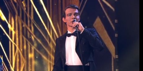 Lovro Juraga kao Frank Sinatra