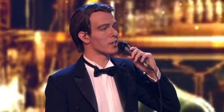 Lovro Juraga kao Frank Sinatra