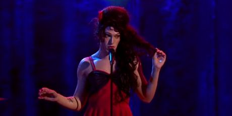 Lovro Juraga kao Amy Winehouse