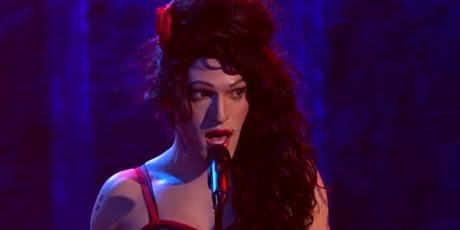 Lovro Juraga kao Amy Winehouse