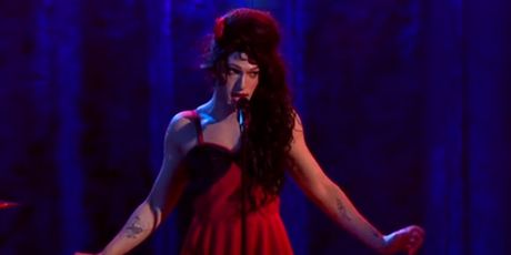 Lovro Juraga kao Amy Winehouse