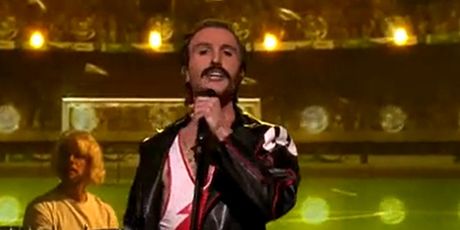 David Amaro kao Freddie Mercury