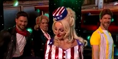 Nora Ćurković kao Dolly Parton